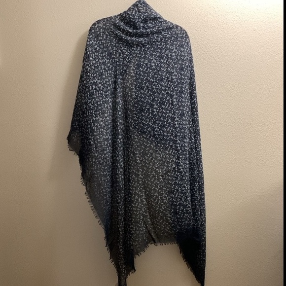 Ann Taylor Loft Factory Navy Blue Ditsy Floral Shawl Scarf Wrap Poly Wool Rayon - Picture 6 of 8